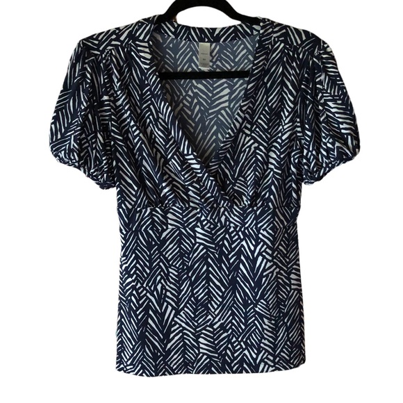 Merona Navy and White Print V-neck Blouse. Cap Sleeve. Size XS - Picture 5 of 7